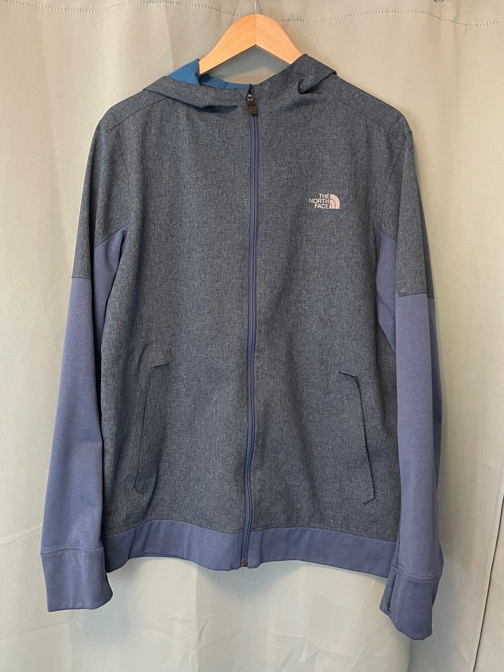 North Face Men's Kilowatt Jacket, Heathered Grey Torso and Solid Blue Sleeve LG